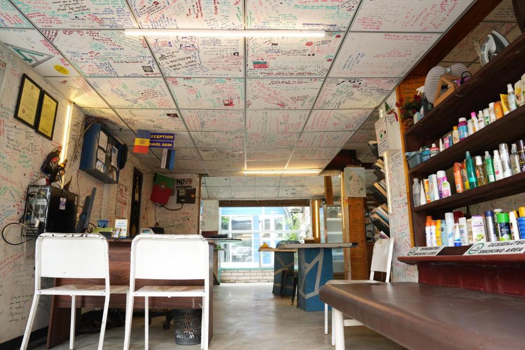 Airport A4 Transit Hub - Eco Chalets - FREE SHUTTLE SERVICE 24HRS - 6