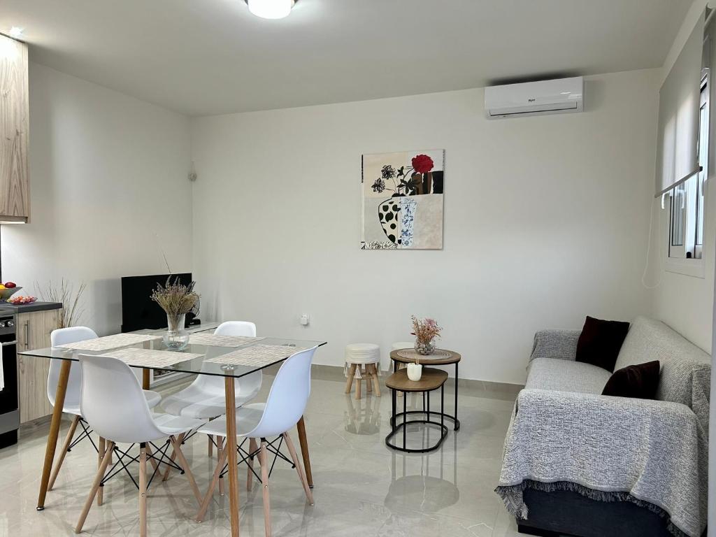 Posezení v ubytování Cozy home next to Athens airport