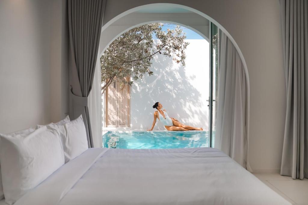 En eller flere senge i et værelse på ZA-NGOB 39 - Premium Private Pool Villa- Mountain View l ซา-หงบ 39