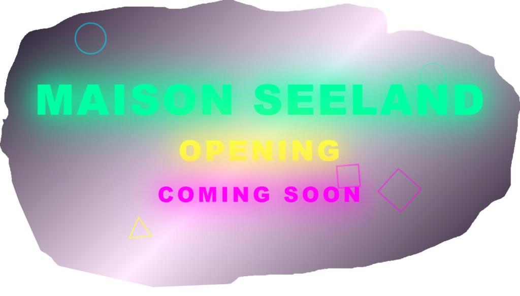 Un botón con la próxima apertura de la isla Missionel. en Maison Seeland-ruhig-Natur-Bern-Murten-Neuenburg, en Kerzers