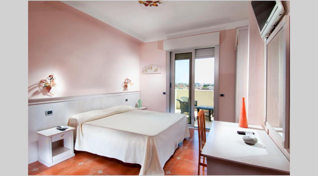 Hotel Le Querce - Double Or Twin Room With Side Sea View