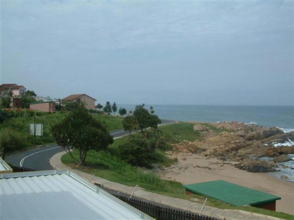 a view of a road next to the ocean at Villa Siesta Flat No 1 in Margate