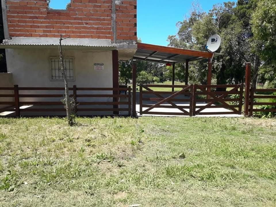 a wooden fence in front of a building at Sueño magico in Chapadmalal