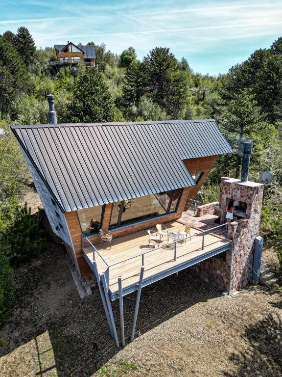 a house with a metal roof on top of it at Estrellas de la Laguna in Villa Pehuenia