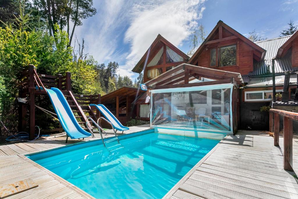 Bazén v ubytování BOG Costa de Rio - Piscina climatizada y costa de rio nebo v jeho okolí