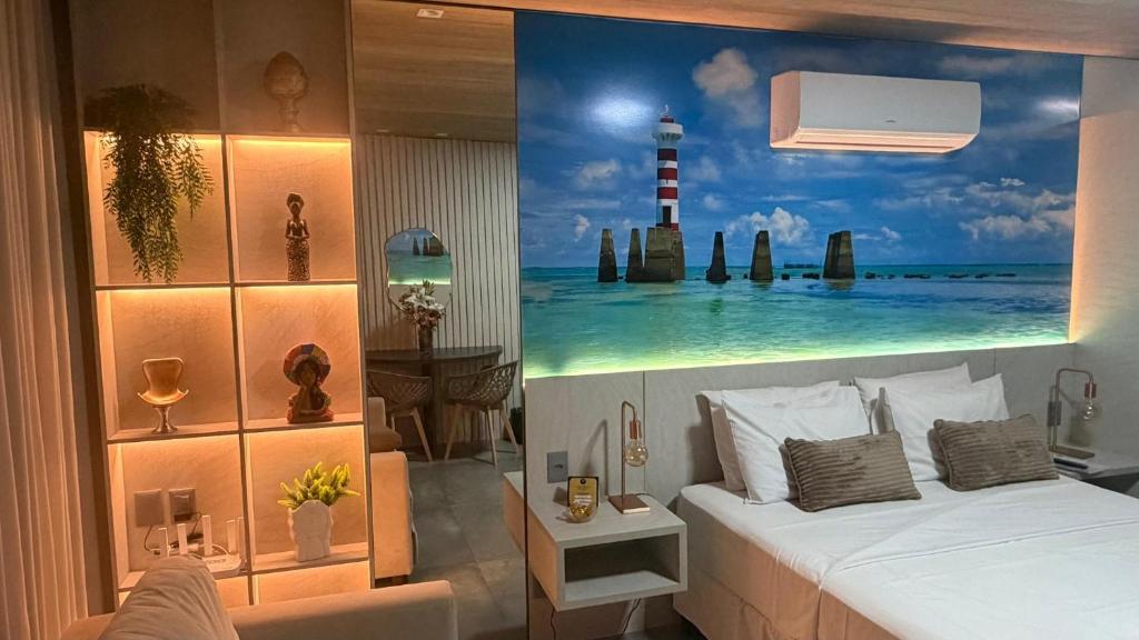 マセイオにあるMaceió - Pajuçara - New Time Apt 516の灯台と海の絵が飾られた寝室