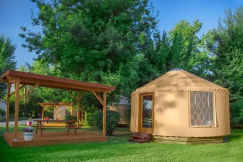 Κήπος έξω από το Camping Le Beauvillage