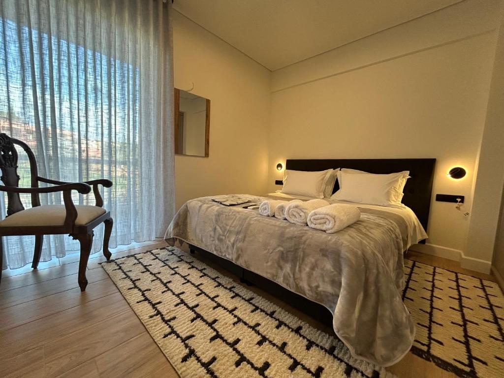 Postel nebo postele na pokoji v ubytování SOTERIO GRAND SUITE by PROJECT 86 IKE