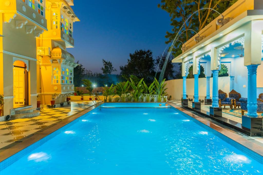 a swimming pool in front of a building at Aryavarta A Boutique Resort in Nāi