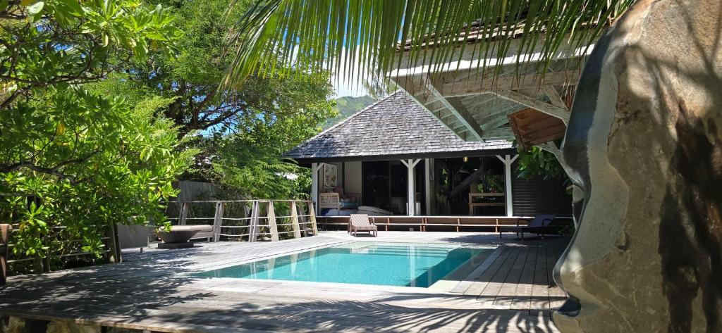 Swimmingpoolen hos eller tæt på Cottage Te Hono Vai