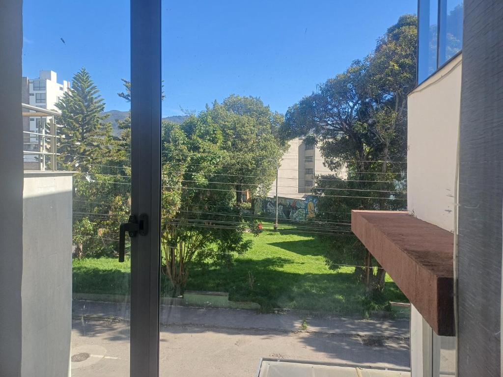 Un jardín fuera de Hotel elegante