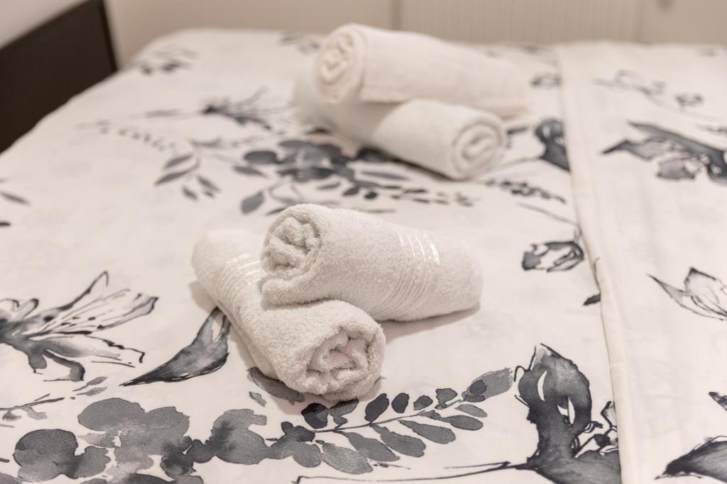 Postel nebo postele na pokoji v ubytování APARTMAN ANASTASIJA i DANKA