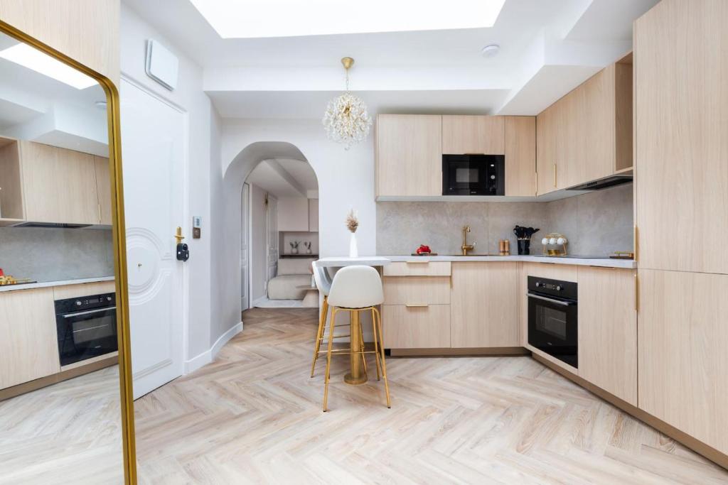 Køkken eller tekøkken på Magnifique 3 chambres 3 SDE avec Clim et Jacuzzi