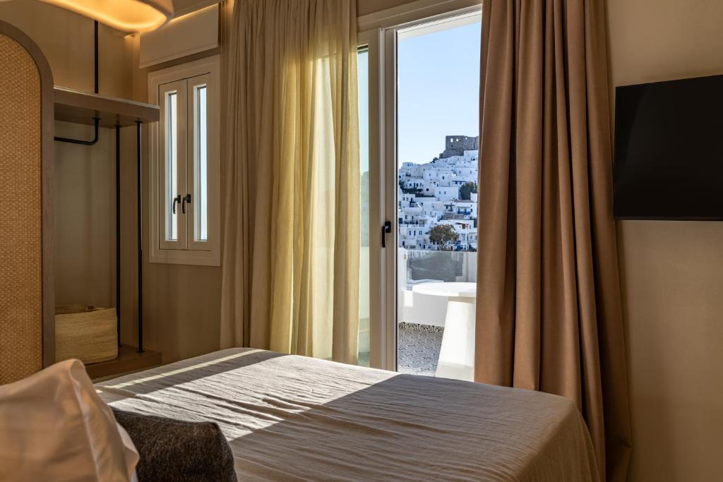 En eller flere senge i et værelse på Atlantic Island Suites