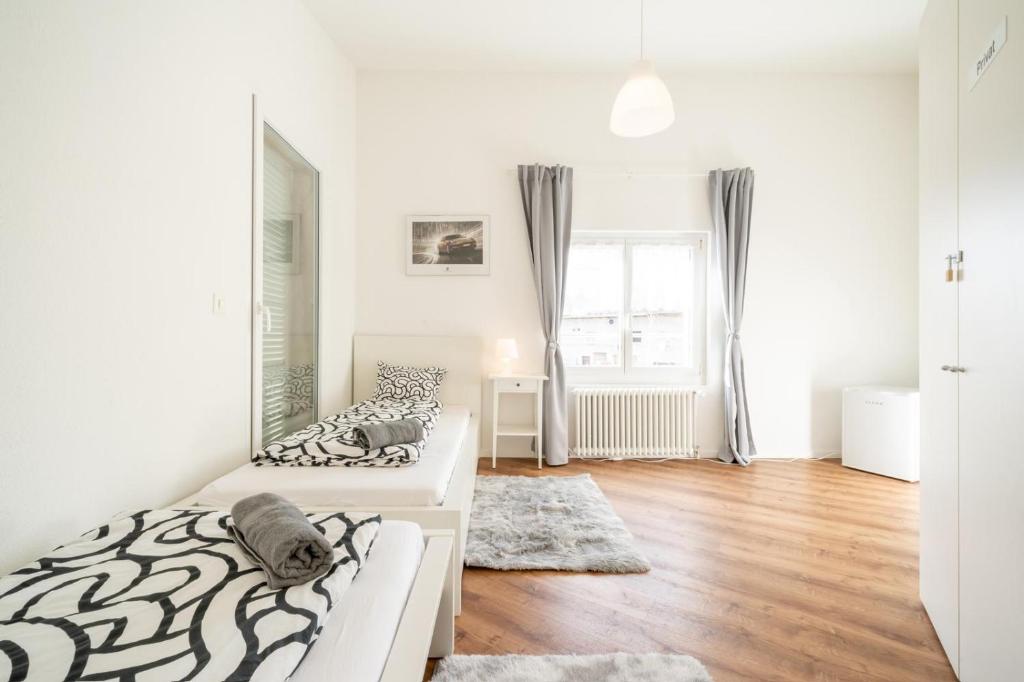 Postel nebo postele na pokoji v ubytování Twin Rooms with Private Bathroom