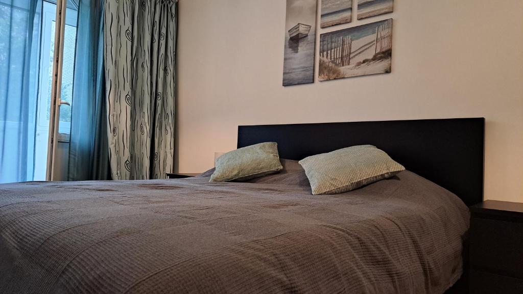 Ένα ή περισσότερα κρεβάτια σε δωμάτιο στο Sea Breeze Apartment