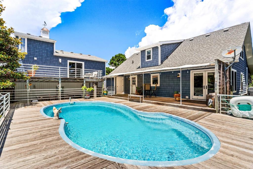 Bazén v ubytování 7585 - Roanoke Island Retreat nebo v jeho okolí