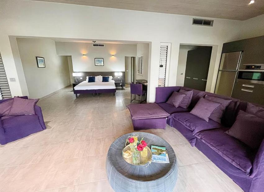 Posezení v ubytování Perfectly positioned in English Hbr !