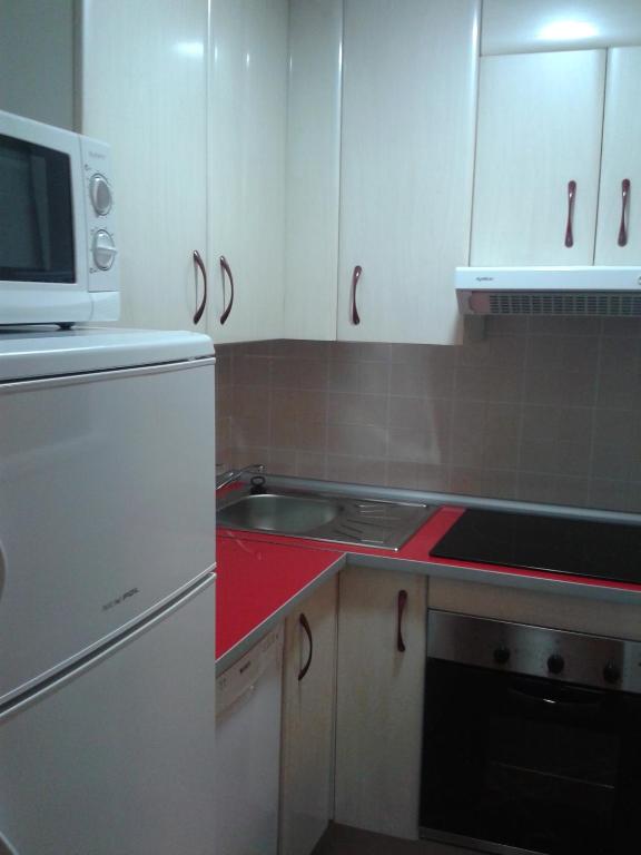 Kuchyňa alebo kuchynka v ubytovaní APARTAMENTOS VIALIA SOL y PLAYA