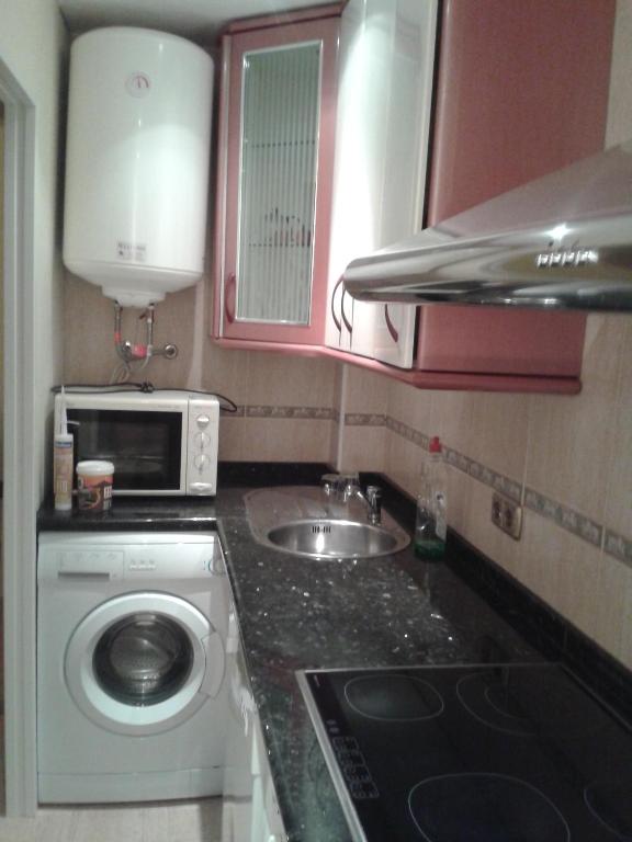 Kuchyňa alebo kuchynka v ubytovaní APARTAMENTOS VIALIA SOL y PLAYA