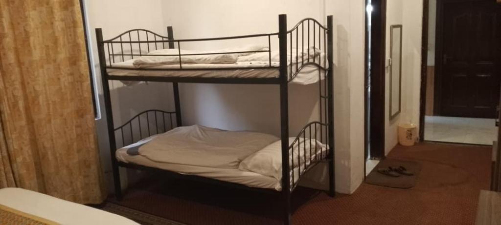 Ένα ή περισσότερα κρεβάτια σε δωμάτιο στο Sky view Resort Shogran