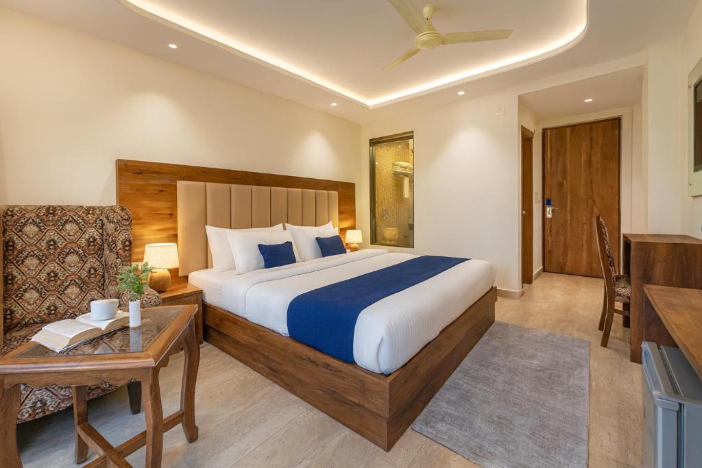 Ένα ή περισσότερα κρεβάτια σε δωμάτιο στο The classic heights Mcleodganj #scenic mountain view #big parking #top rated #most awarded #premium rooms #lift #property of the year