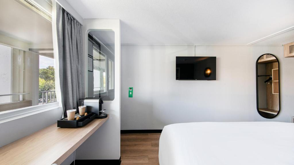 Campanile NATURE - Poitiers Sud Aeroport - Superior Zimmer Mit Kingsize-Bett