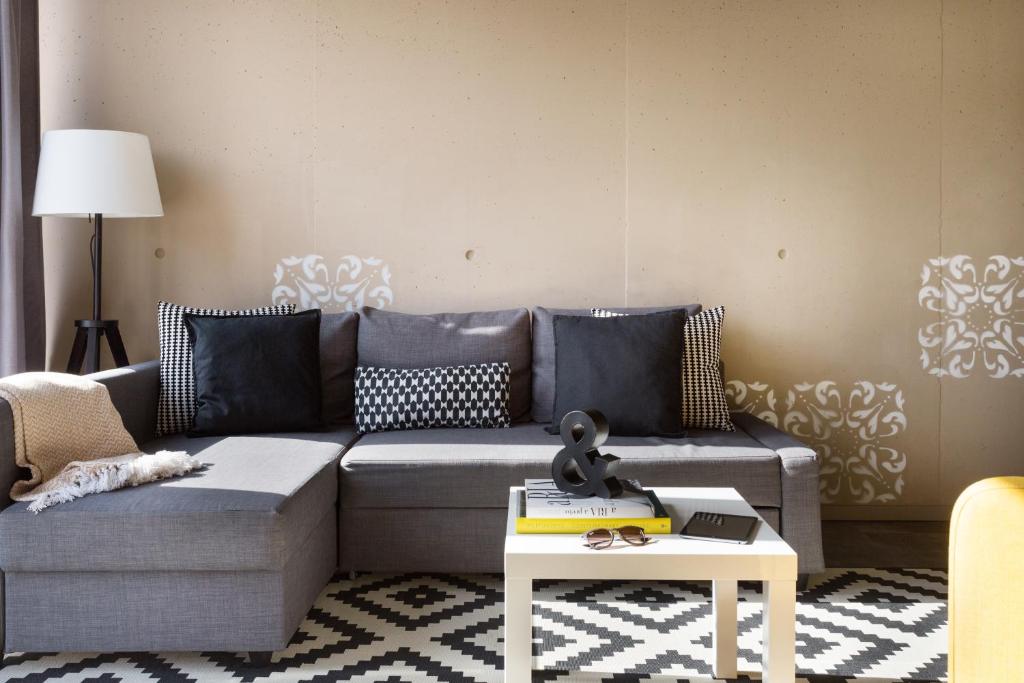 a living room with a couch and a table at Aveiro Urban Apartment by Visit-Aveiro in Aveiro