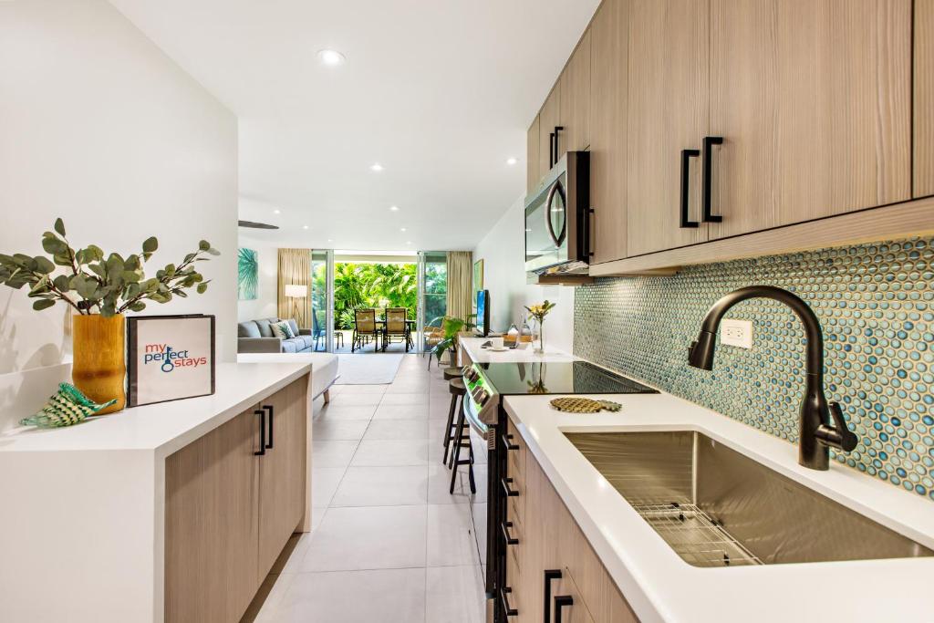 Kuchyň nebo kuchyňský kout v ubytování Maui Kaanapali Villas A116