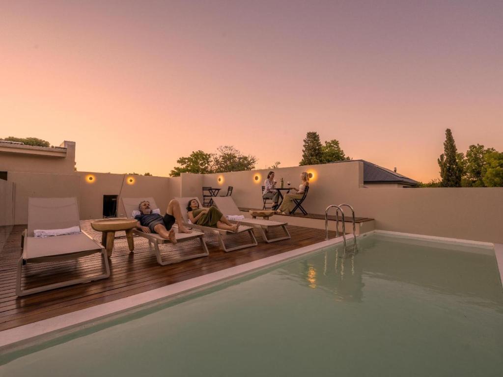 Swimmingpoolen hos eller tæt på Guesthouse Ubuntu - Stellenbosch