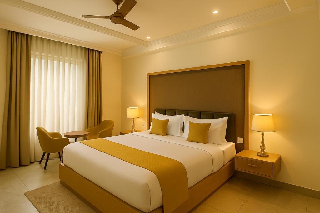 Postel nebo postele na pokoji v ubytování The Grand Chandrodaya Vrindavan # Near Prem Mandir # Luxury Rooms # Prime Location # Property Of The Year # By chandrodaya orchid #