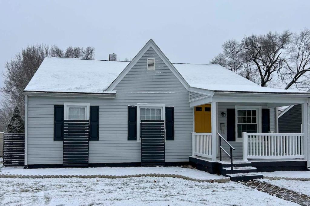 Το κτήριο όπου στεγάζεται  η παραθεριστική κατοικία