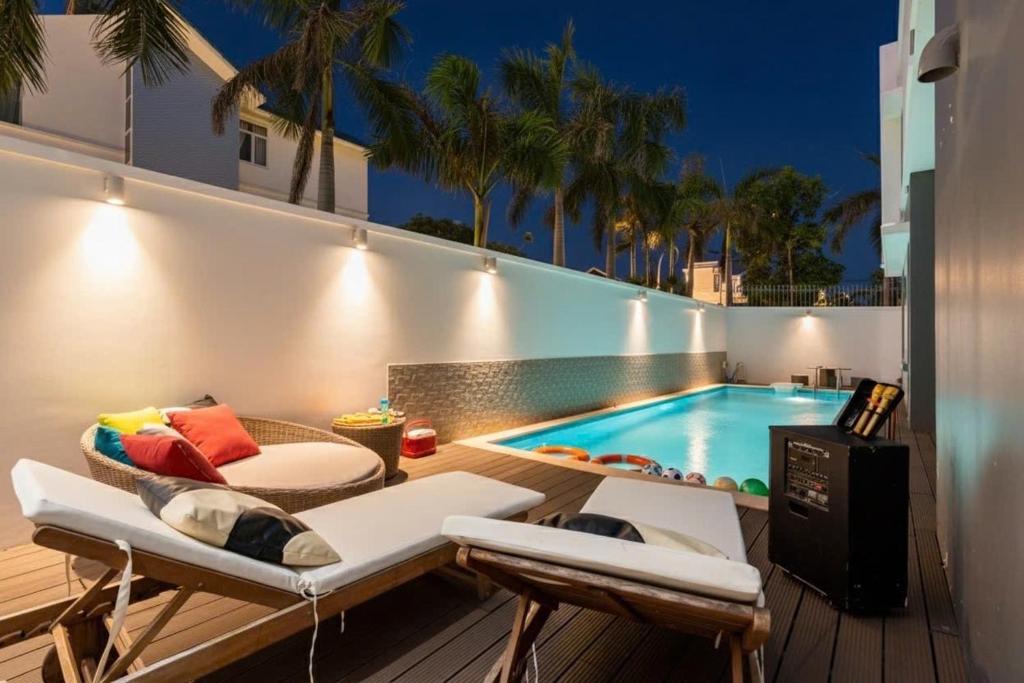 Bazén v ubytování Villages Resort Long Cung Gần Bãi Tắm nebo v jeho okolí