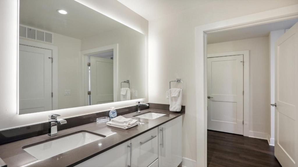 Amazing Apt in Midtown photo
