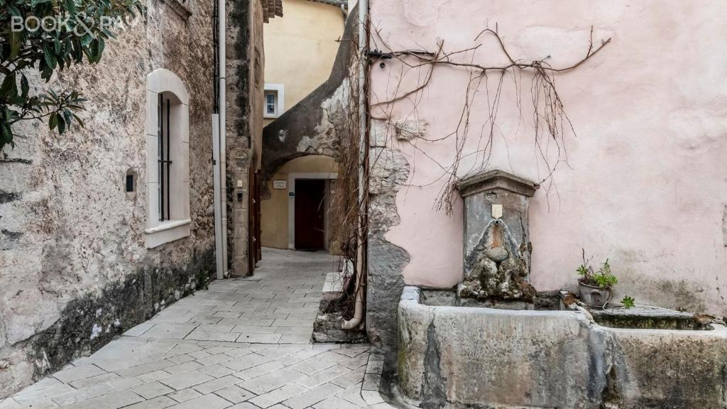 La Petite Maison de Villecroze - Housity