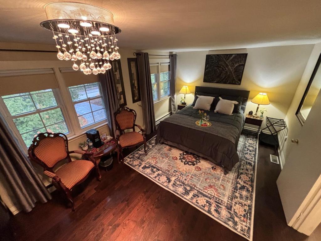 Гостиная зона в Vintage Pines Guest House