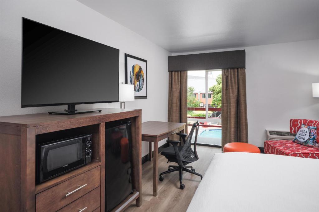 Aiden Austin City Hotel - King Room With Courtyard View