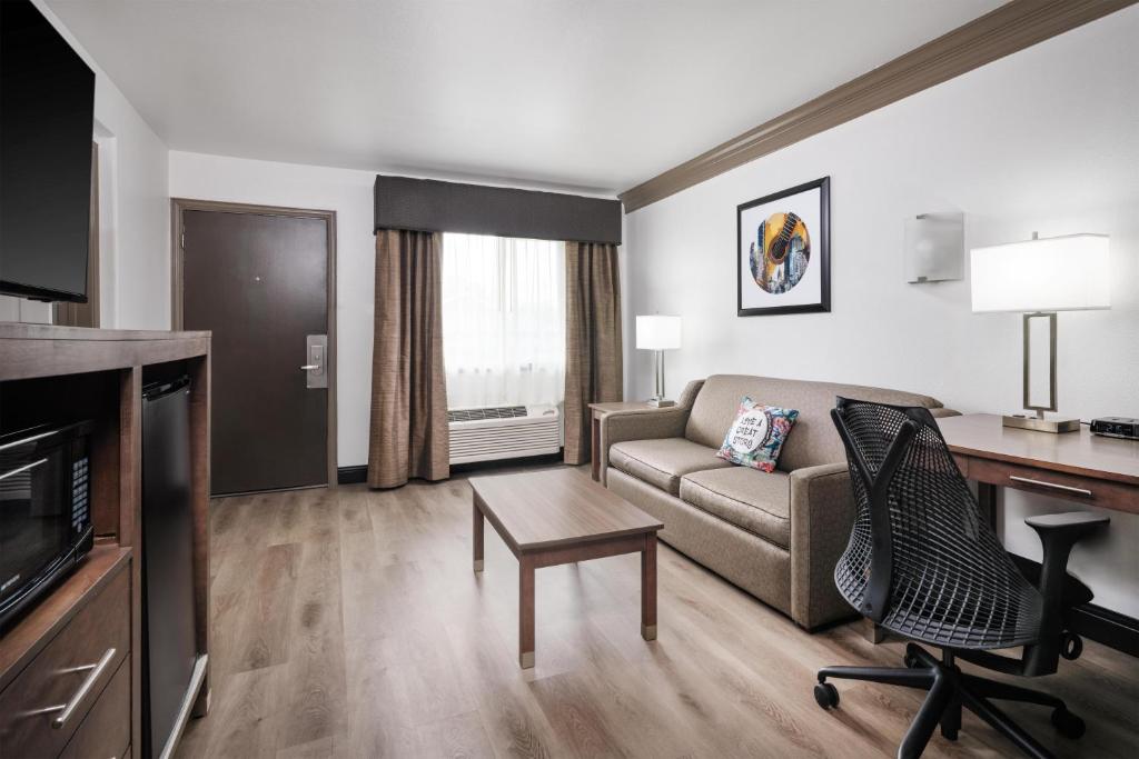 Aiden Austin City Hotel - King Suite - Non-Smoking