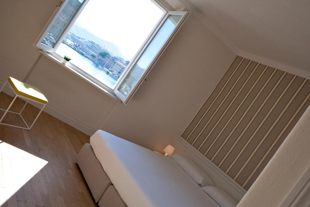 Postel nebo postele na pokoji v ubytování Porto Sole Rooms