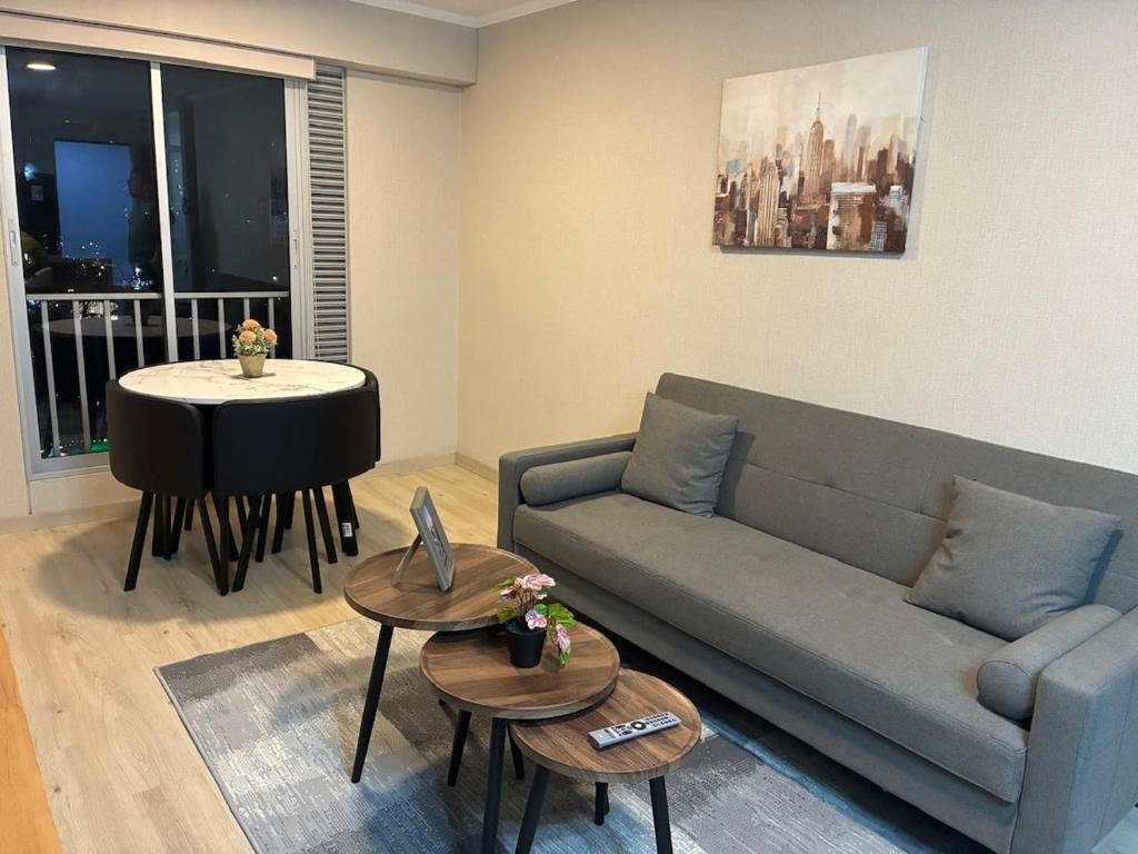 Гостиная зона в Modern apartment overlooking Parque de las Aguas