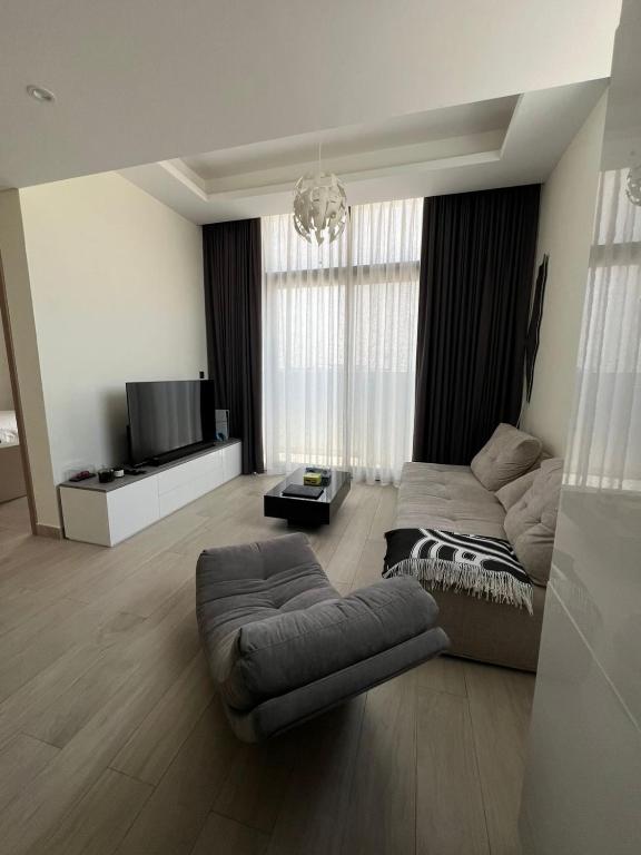 Luxurious One Bedroom Apartment - Azizi Riviera, Dubai (updated prices ...