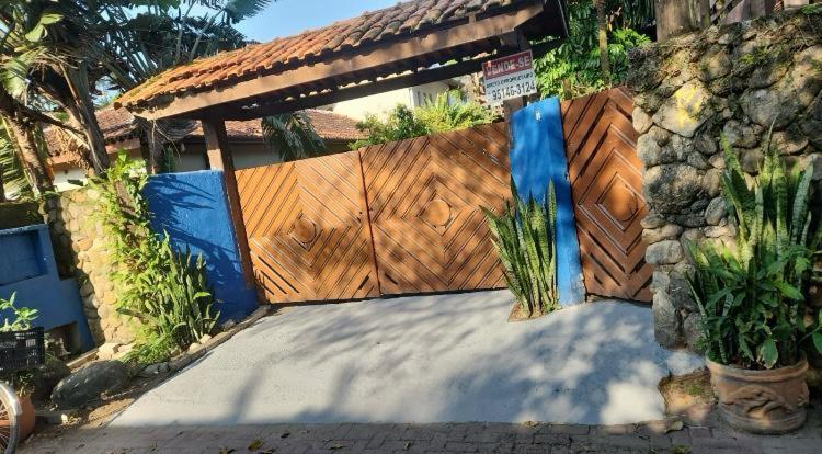 En have udenfor Chale a 80 metros da praia de Maresias