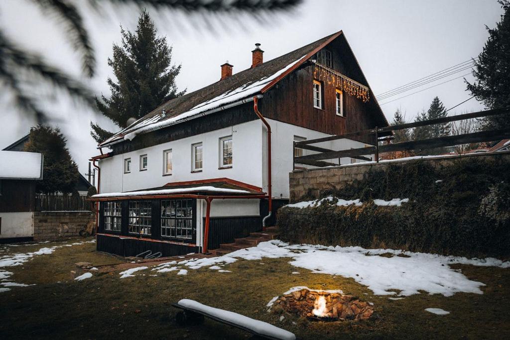 Budova, kde se chata nachází