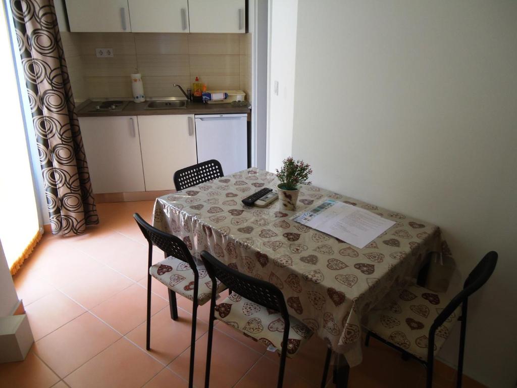 Kuchyňa alebo kuchynka v ubytovaní Apartments Bobbi