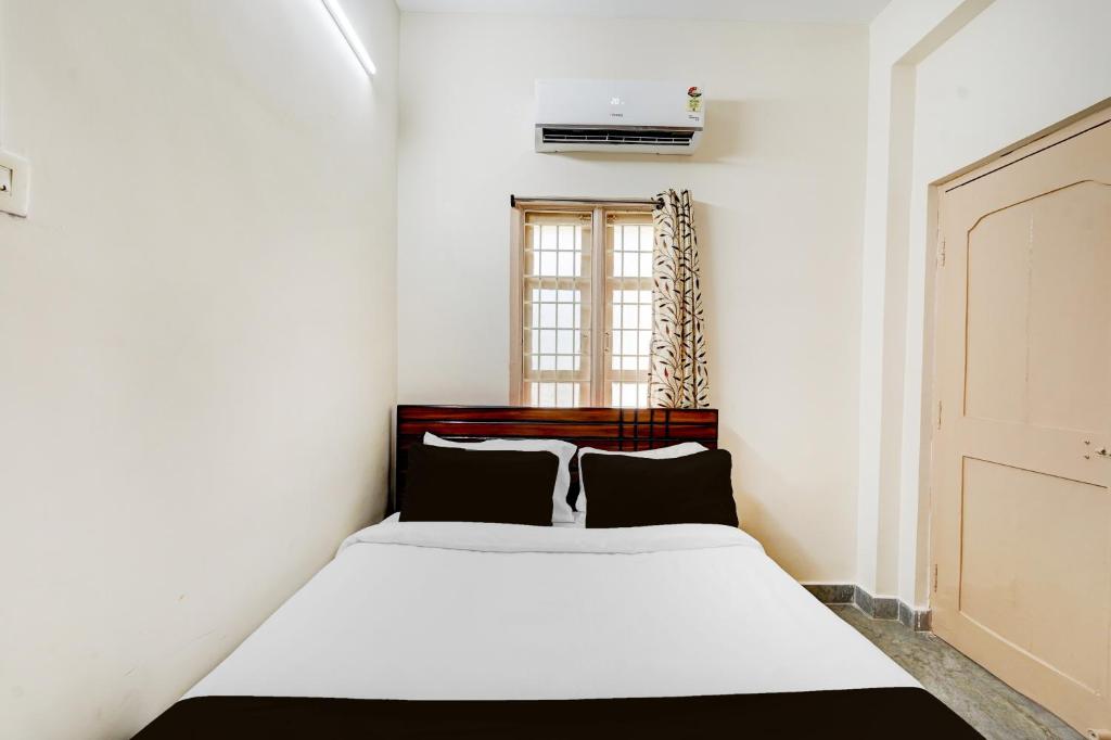 Fotografie z fotogalerie ubytování Hotel O SRI BALAJI HOMESTAY BY D ALPHABET v destinaci Tirupati