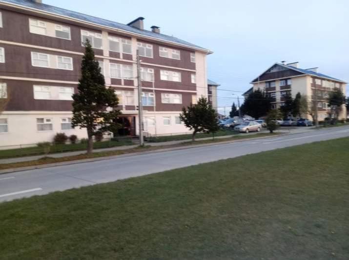 a building on the side of a street at Apartamento Costanera in Punta Arenas