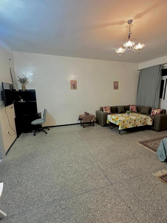 TV a/nebo společenská místnost v ubytování Cosy appartement in medina Rabat