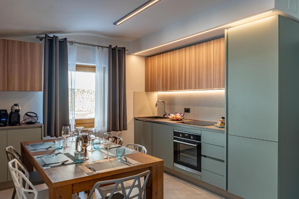 Η κουζίνα ή μικρή κουζίνα στο Rosa Blu Mountain Suite