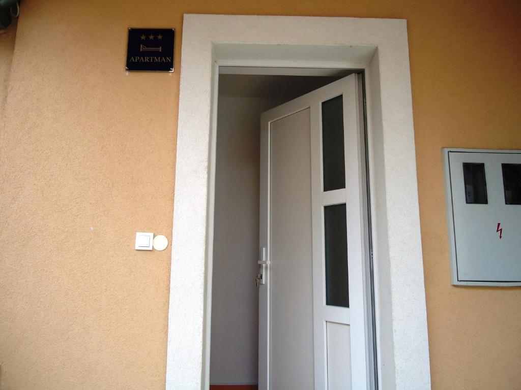 Fotografia z galérie ubytovania Apartments Bobbi v Omise