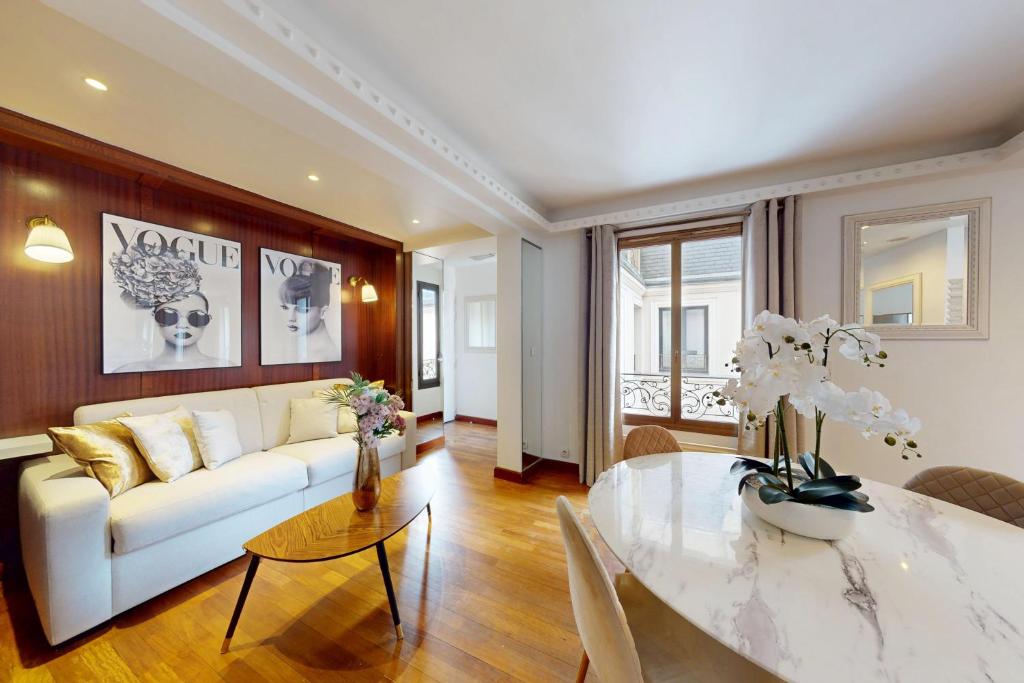 Avenue Montaigne - Prime Location